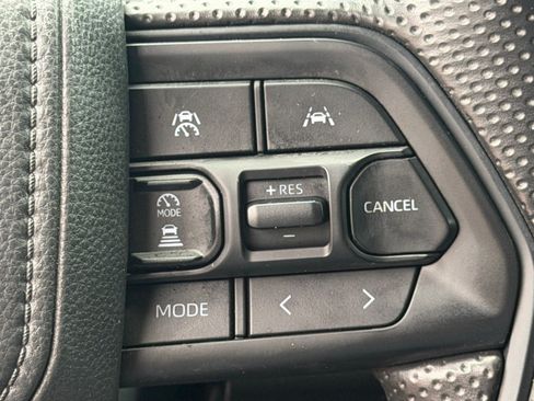 Used 2025 Toyota Tacoma SR AWD/4WD image 37
