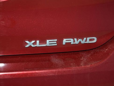 Used 2021 Toyota Highlander XLE image 36