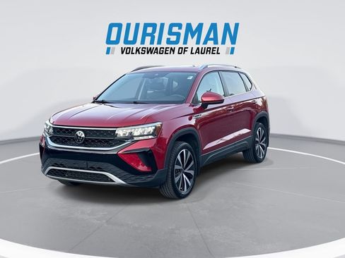 Used 2023 Volkswagen Taos SE w/ Panoramic Sunroof Package FWD image 4
