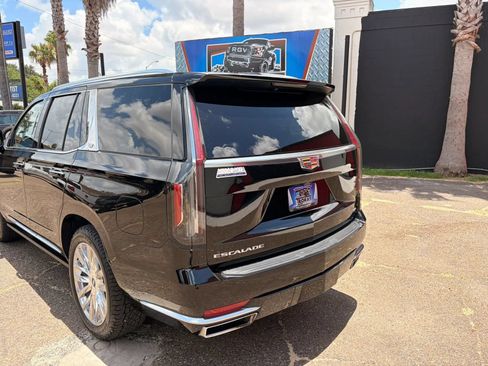 Used 2023 Cadillac Escalade Premium Luxury w/ Performance Package AWD/4WD image 15