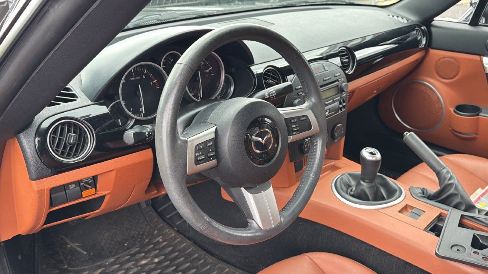 Used 2007 MAZDA MX-5 Miata Grand Touring w/ Premium Pkg RWD image 21
