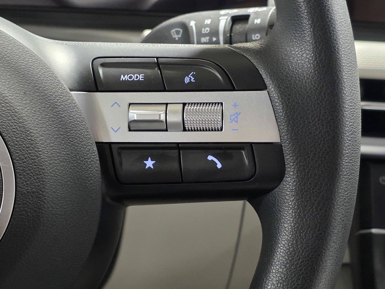 Certified 2025 Hyundai Tucson SE FWD image 32
