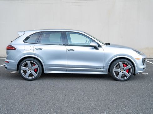 Used 2016 Porsche Cayenne GTS image 8
