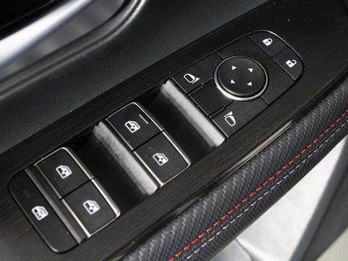 Certified 2025 Nissan Kicks SR image 22