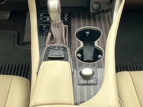 Used 2019 Lexus RX 350 FWD w/ Luxury Package image 16