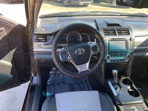 Used 2014 Toyota Camry SE w/ Moonroof Package FWD image 15