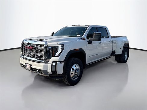 Used 2024 GMC Sierra 3500 Denali w/ Denali Reserve Package image 3