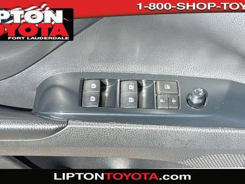 Used 2020 Toyota Camry SE image 18