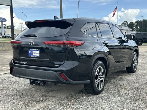 Used 2022 Toyota Highlander XLE FWD image 9