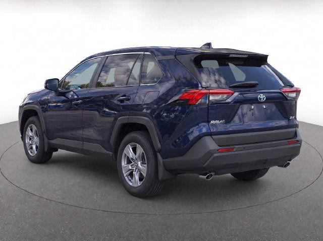 Used 2024 Toyota RAV4 XLE w/ Convenience Package FWD image 3