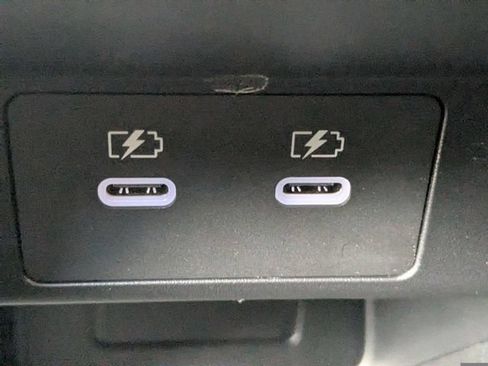 Used 2025 Mitsubishi Outlander AWD image 21