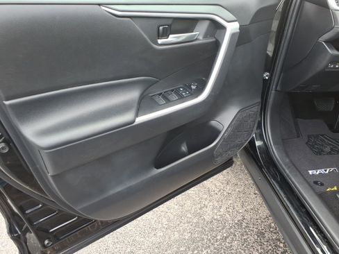 Used 2022 Toyota RAV4 XLE w/ Convenience Package FWD image 13