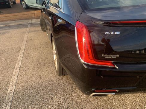 Used 2019 Cadillac XTS Luxury image 11