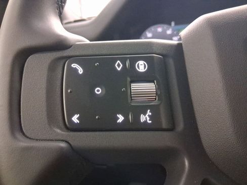 Used 2025 Land Rover Defender 90 S image 12