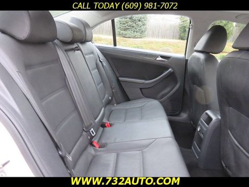 Used 2011 Volkswagen Jetta SE image 28