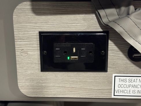 Used 2023 Mercedes-Benz Sprinter 3500 w/ Parking Package image 65