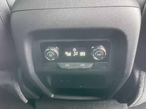 New 2026 Chevrolet Traverse LT image 25