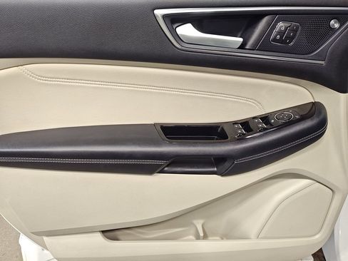 Used 2020 Ford Edge Titanium image 16