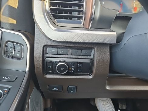 Used 2024 Ford F450 King Ranch w/ FX4 Off-Road Package image 21