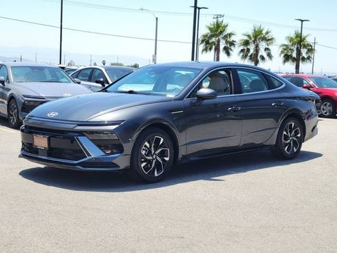 Used 2025 Hyundai Sonata SEL FWD image 2
