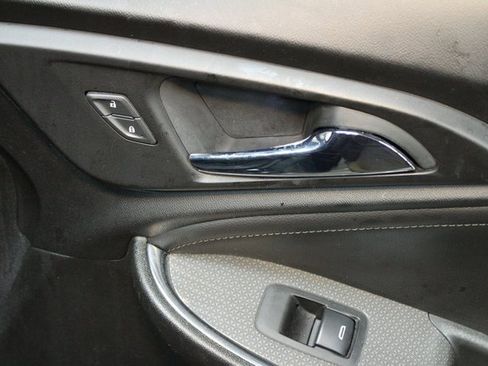 Used 2018 Chevrolet Malibu LT image 9