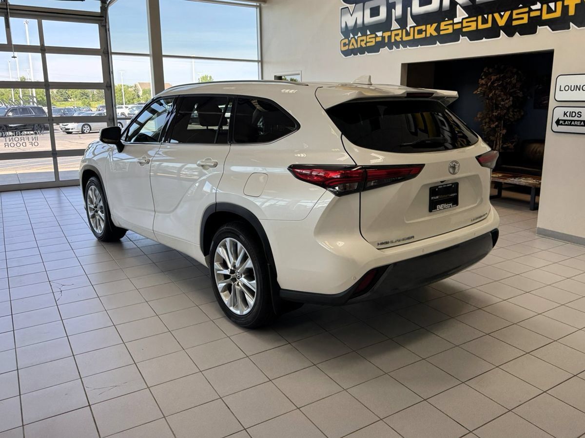 Used 2021 Toyota Highlander Limited AWD/4WD image 2
