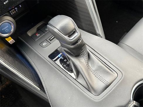 Used 2022 Toyota Venza XLE image 21