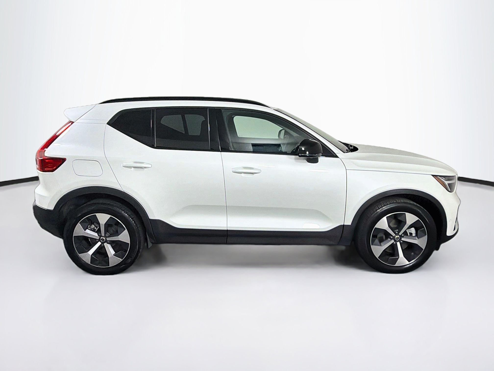 Used 2026 Volvo XC40 B5 Plus AWD/4WD image 10