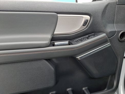 Used 2025 Ford Expedition Active image 14