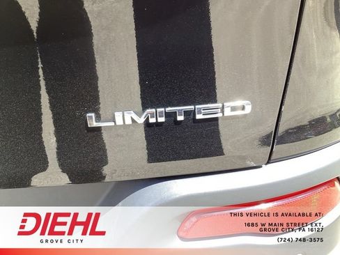 Used 2017 Jeep Cherokee Limited AWD/4WD image 12