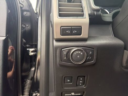 Used 2019 Ford F250 Platinum w/ Platinum Ultimate Package AWD/4WD image 18