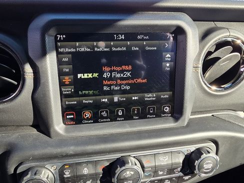 Used 2021 Jeep Gladiator Overland image 20