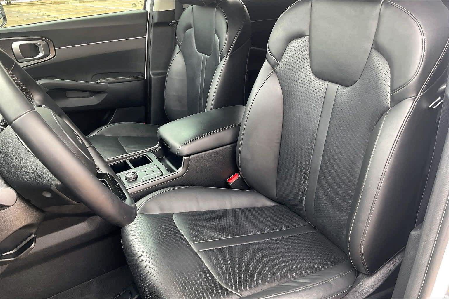 Used 2023 Kia Sorento S FWD image 9