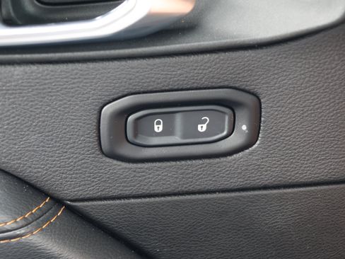 Used 2022 Jeep Gladiator Overland AWD/4WD image 14