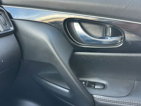 Used 2017 Nissan Rogue Sport SL FWD image 35