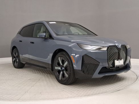 Certified 2023 BMW iX xDrive50 w/ Sport Package AWD/4WD image 5
