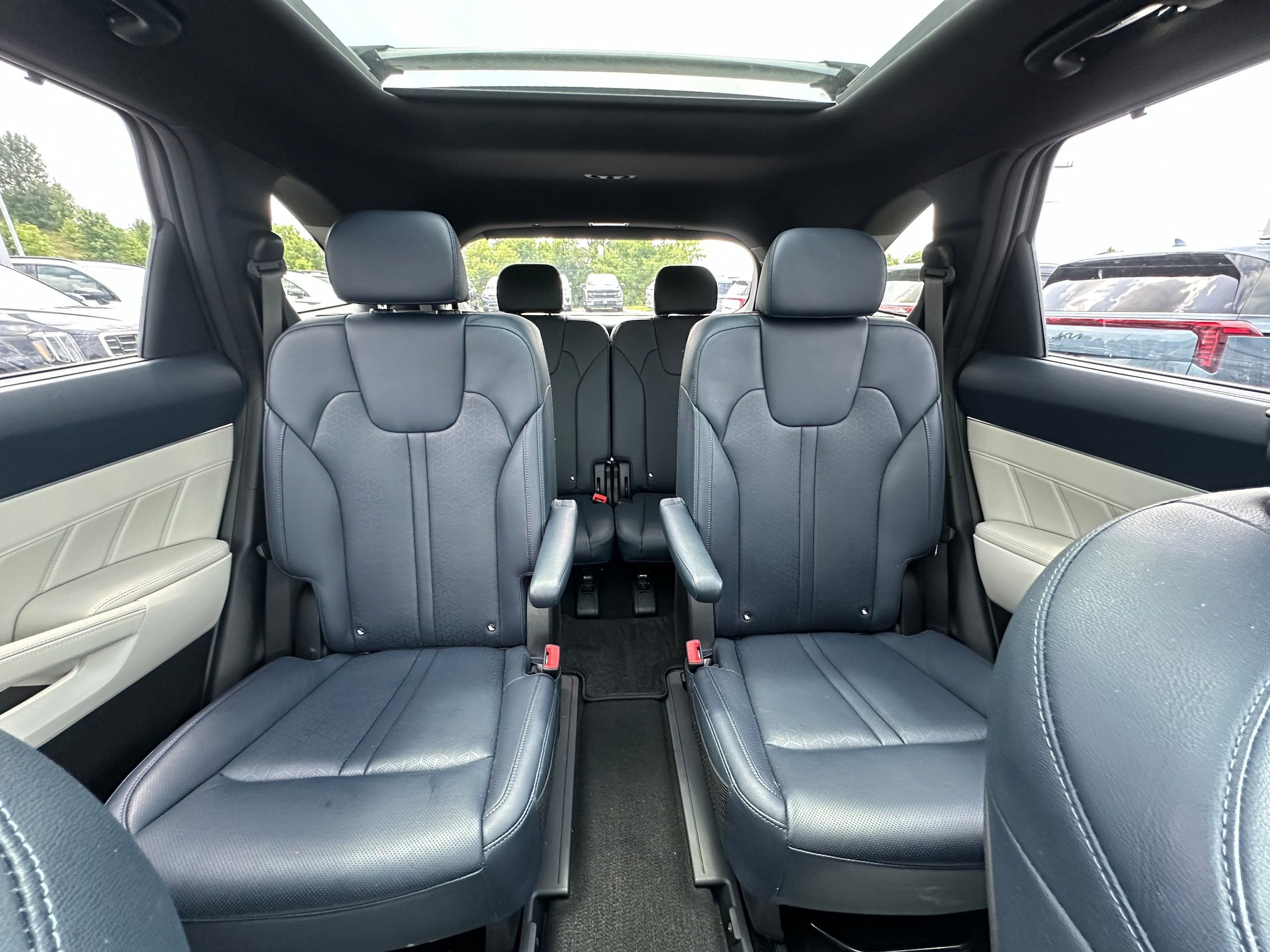 Used 2023 Kia Sorento SX Prestige w/ Panoramic Sunroof Package AWD/4WD image 23