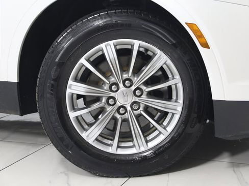 Used 2017 Cadillac XT5 Luxury w/ Driver Awareness Package image 15