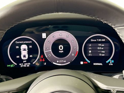 Used 2025 Porsche 911 Carrera RWD image 13
