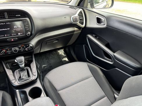Used 2025 Kia Soul LX w/ LX Technology Package FWD image 34