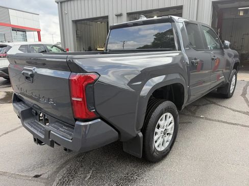 Used 2025 Toyota Tacoma SR5 AWD/4WD image 4