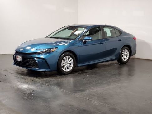 Used 2025 Toyota Camry LE image 5
