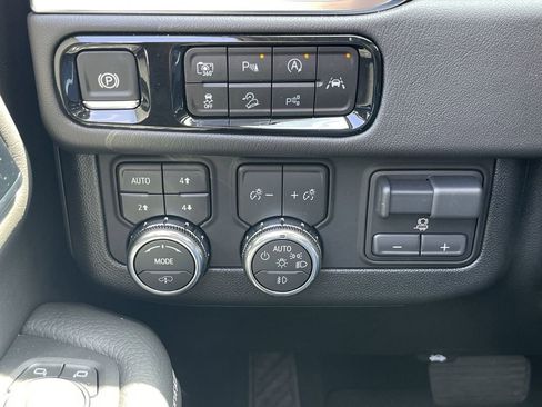 New 2026 GMC Yukon Denali w/ Denali Reserve Package AWD/4WD image 18
