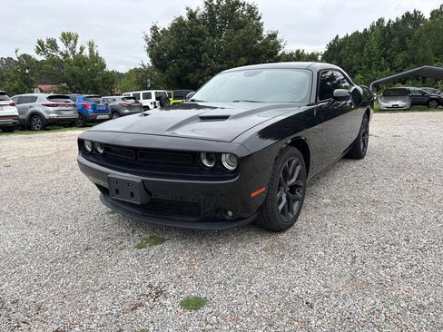Used 2019 Dodge Challenger SXT w/ Blacktop Package RWD image 2