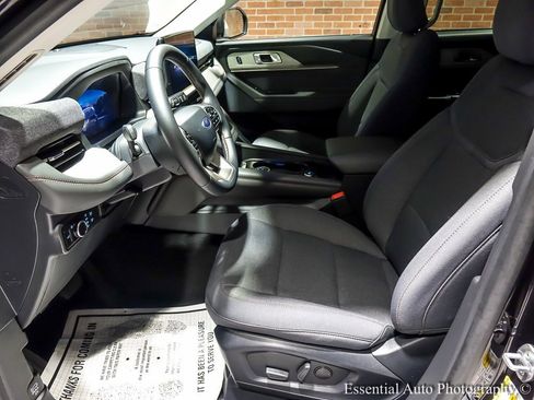 Used 2025 Ford Explorer Active image 11