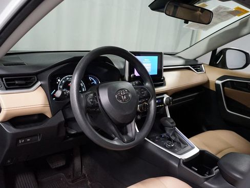 Used 2025 Toyota RAV4 LE AWD/4WD image 7
