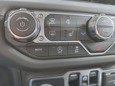 New 2025 Jeep Gladiator Sport w/ Premium Package image 26