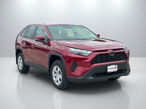 Used 2025 Toyota RAV4 LE AWD/4WD image 3