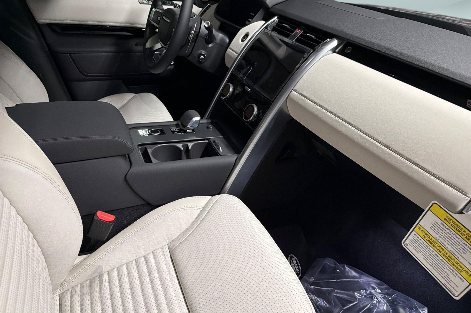 New 2026 Land Rover Discovery S AWD/4WD image 25
