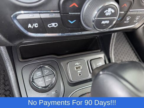 Used 2022 Jeep Cherokee Trailhawk w/ Comfort/Convenience Group AWD/4WD image 20